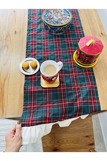 White Alamode Green Plaid/Scottish Patterned Ruffled 40X140 Runner