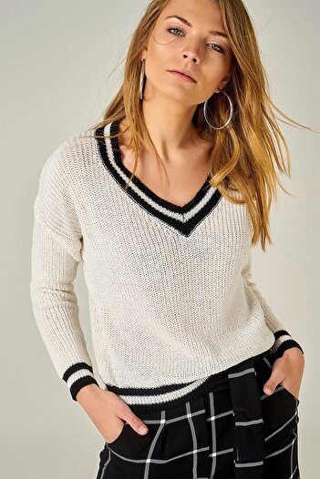 TRQOM Women's Black Detailed V-Neck Long Sleeve White Knitwear Sweater