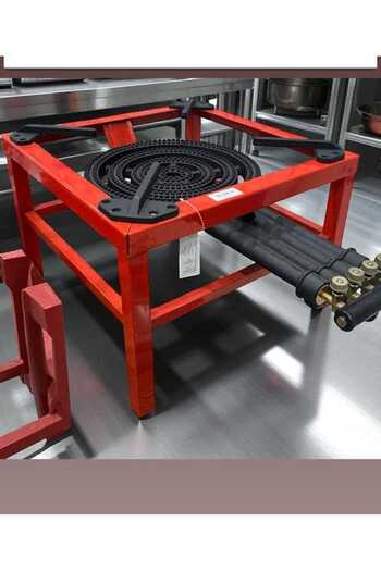 Livre Red iron stove with 4 burners
