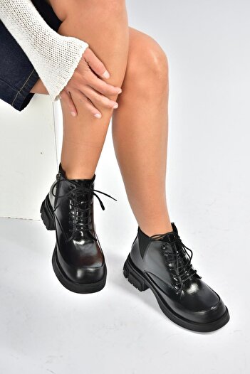 Fox Shoes V312400309 Siyah Kalın Tabanlı Bağcıklı Kadın Bot