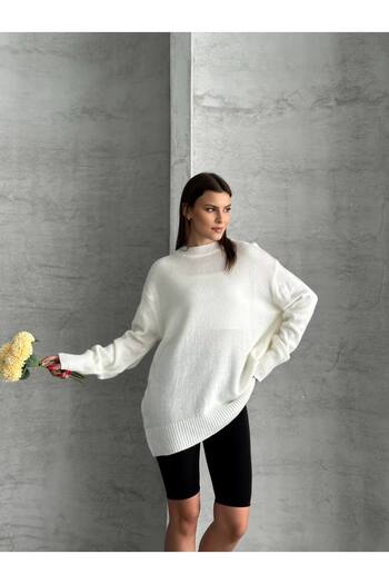 LE CARAMBOLE Women's White Crew Neck Oversize Knit Sweater