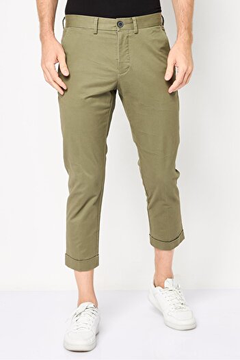 Lacoste Men Slim Fit Solid Chino Pants, Khaki