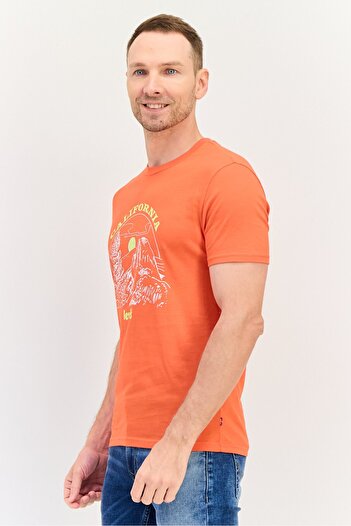 Levi's Men Crew Neck Short Sleeve Graphic Print T-Shirt, Red