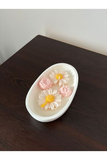 BY CLEO ADARA SCENTED CANDLE