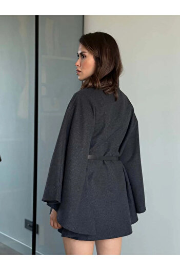 Trn JNS Kadın Beli Kemerli Kaşe Koyu Gri Panço Yeni Sezon Şık Oversize Trend ve Rahat Modern Dış Giyim