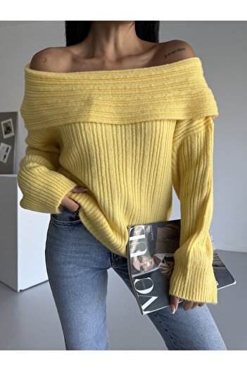 Bracha Madonna Collar Standard Size Comfortable Fit Ribbed Women's Knitwear Sweater