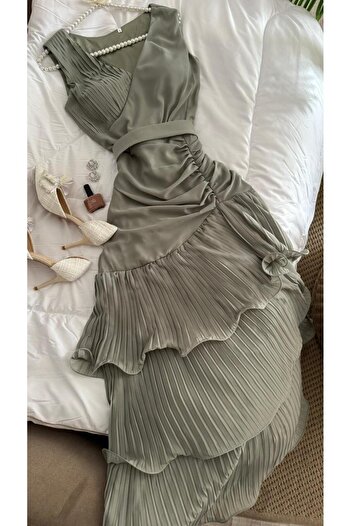 alweshah alahmar Tiffany Georgette Pellisé Dress