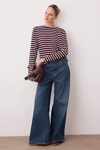 Trendyol Collection Πλεκτό μπλουζάκι με λαιμόκοψη με ρίγες σε χρώμα Plum-Ecru, κανονικό/κανονικό πλέγμα TWOAW23TS00002