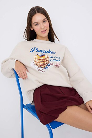 Trendyol Collection Teen Stone Dickes, mit Fleece gefüttertes, übergroßes, weit geschnittenes, gestricktes Sweatshirt mit Pfannkuchenmuster TWOAW26SW00156
