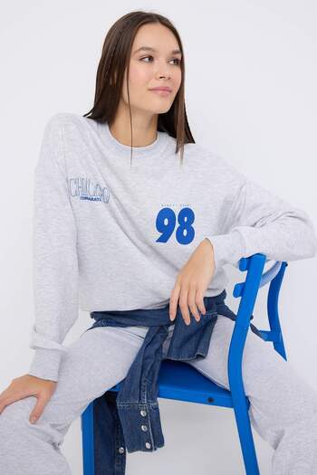 Trendyol Collection Teen Kar Melange Πλεκτό φούτερ με φλις εσωτερικά και στάμπα στο μπροστινό μέρος και στο πίσω μέρος Oversize/Loose Cut TWOAW26SW00151