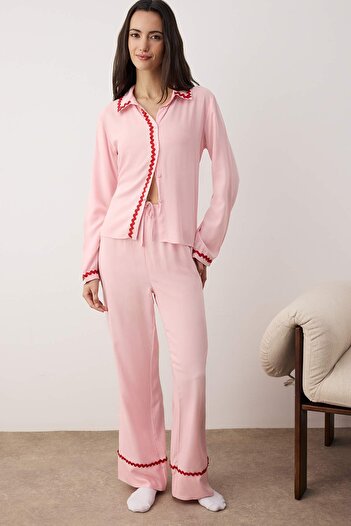 Trendyol Collection Rosa einfarbiges Shally Woven Pyjama-Set THMAW26PT00144
