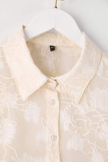Trendyol Curve Ecru Floral Sleeve Tip Gipeli Transparent Woven Plus Size Shirt Tbbaw25Ax00012