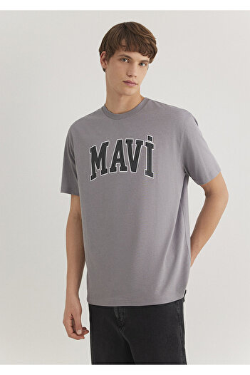 Mavi Graues T-Shirt mit Logo-Print, lockere Passform / Loose Relaxed Fit0611711-83747