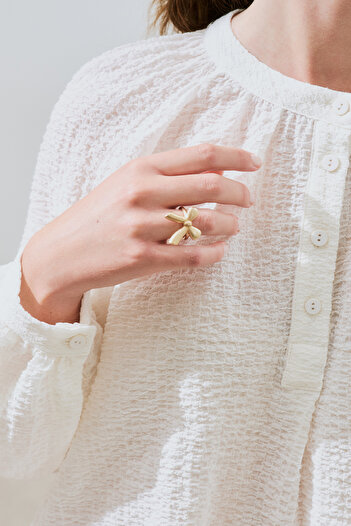Manuka Twist bow design ring standard