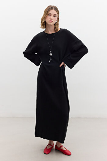 Manuka Schwarzes Strickkleid mit Schnürung