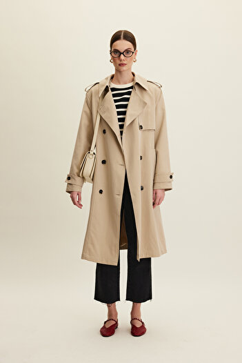 Manuka ANIKA Steinfarbener zweireihiger Trenchcoat mit Gürtel