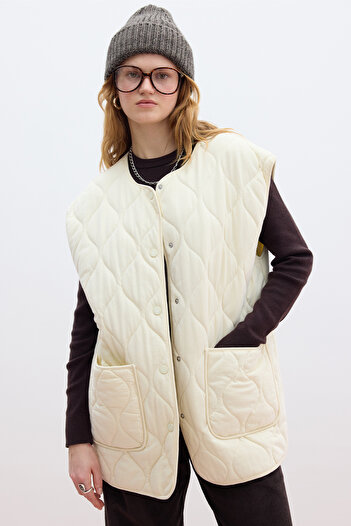 Manuka Quilted Pocket Vest Vanilla