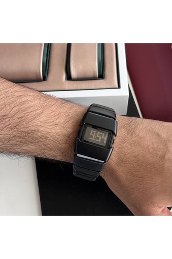 catera Digital watch with a bold, youthful, modern design.