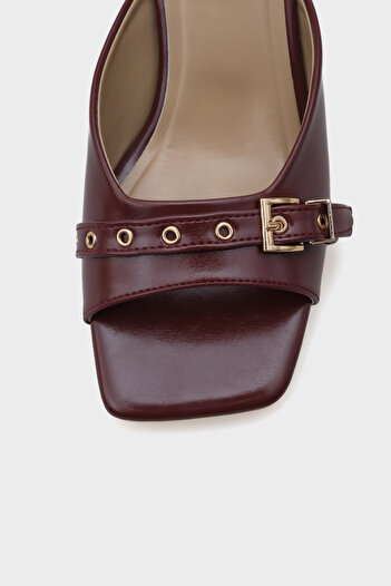 Capone Outfitters Millie Blunt Toe Medium Heeled Metal Buckle Women's Slippers