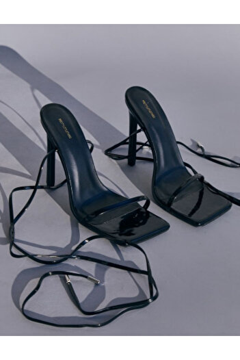 Pretty Little Thing PRETTYLITTLETHING sandals, black