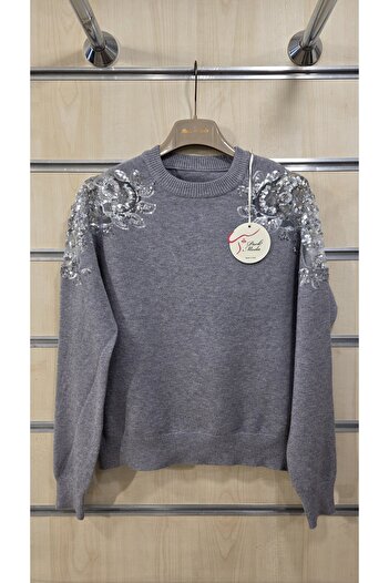 Park Moda Sweater with Sequin Embroidery on the Shoulders