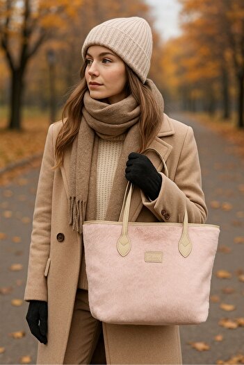 torime Cream Plush Shoulder Bag – Faux Leather Handle, Magnetic Closure, Spacious Design