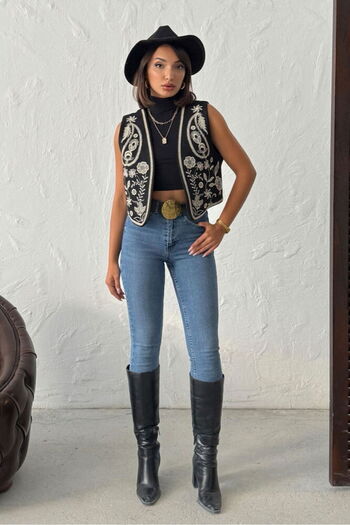 Caddebostan Moda Black Embroidered Floral Embroidered Westen Suede Scuba Diver Women's Premium Luxury Trend Design Vest