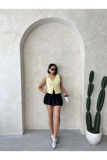 Caddebostan Moda Yellow Raw Buttoned Lace V-Neck Women's Vest