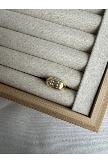 ringbox Gold Baguette Stone Pinky Ring