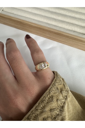 ringbox Gold Baguette Stone Pinky Ring