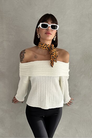 Rabi Shine Women's Knitwear Madonna Collar Sweater