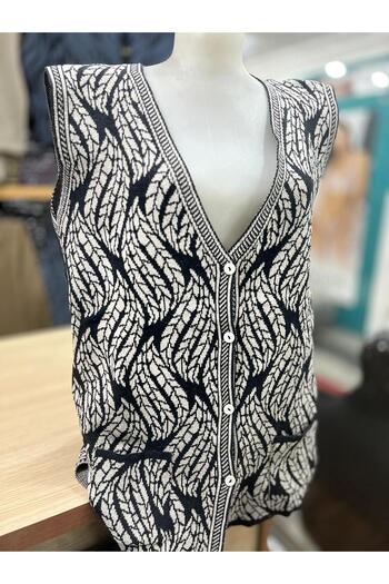 TCR Women's Knitwear Buttoned Pocketed Patterned Seasonal Vest