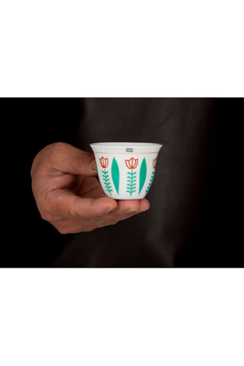 Generic Arabic coffee cup made of porcelain, featuring an elegant heritage design that combines authenticity and modernity. 12 cups.