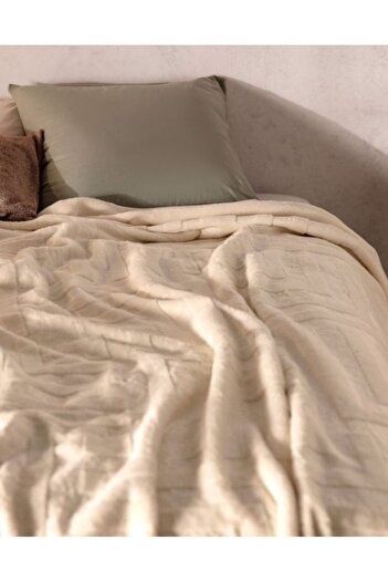 Madame Coco Clementine Mink Emboss Double Blanket - Ecru