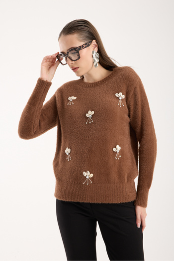 Moda Days Women's Tan Beard Yarn Front Accessory Crew Neck Knitwear Sweater