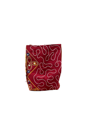 Choice Multi-purpose bag with hand-embroidered icons in wavy detail