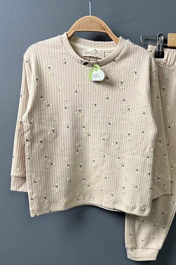 Riccotarz Girl's Cream Pajama Set with Daisy Pattern on It