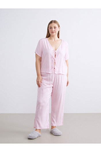 LC Waikiki Hilfa Yeni Sezon V Yaka Çizgili Kadın Pijama Takımı
