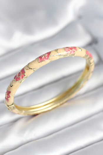 BESKAR Pink Color Detailed Enamel Handcuffs