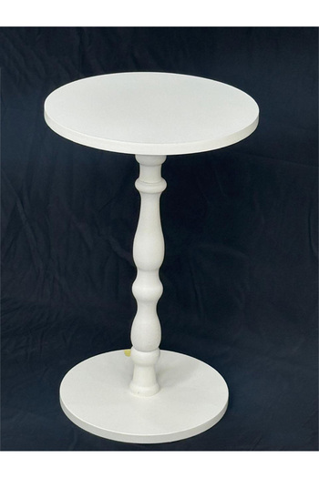 DEC26 Side table with a distinctive and modern design