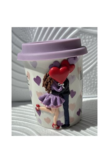 OEM Ceramic mug with lilac lid and figurine of lovers – handmade polymer clay decor, gift for couples