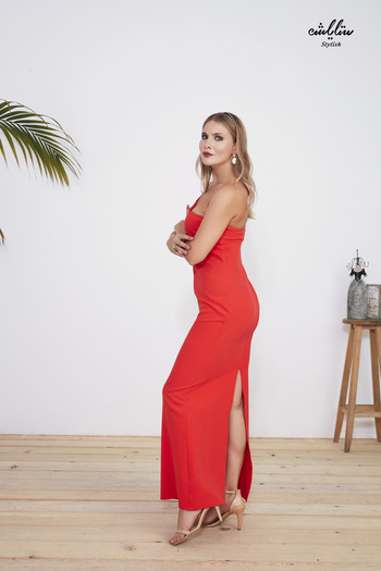 Stylish Red off-the-shoulder dress with a tight opening in the back