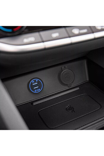 OEM Car adapter with blue light USB 3.1A installable in cigarette lighter socket 12–24V M'N'C
