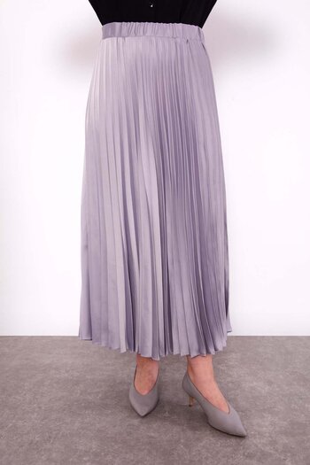 Levidor Gray Pleated Satin Skirt