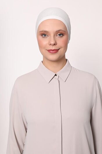 Levidor White Combed Cotton Bonnet