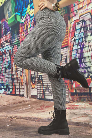 WildFashion Elegant trousers-type tights made of Stretch Fabric and checked pattern D860-100