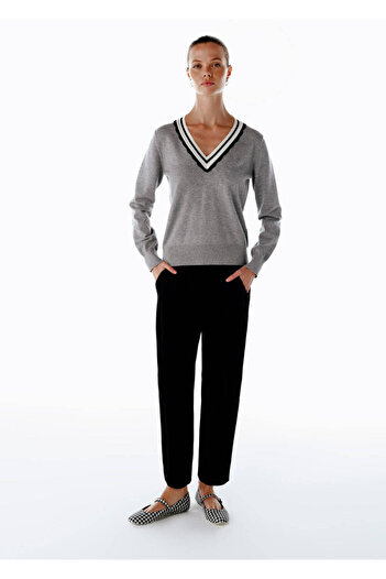 Knitss Gray Contrast Stripe V-Neck Knitwear