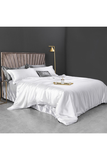 Rotixfy Satin Bedding Set, White, Four Pieces: Duvet Cover, Fitted Sheet, and 2 Pillowcases, Ideal for 180 x