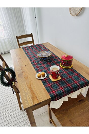 White Alamode Green Plaid/Scottish Patterned Ruffled 40X140 Runner