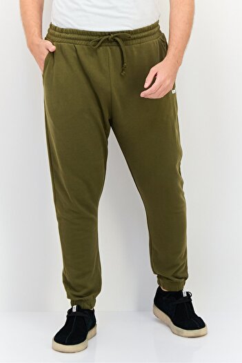 Levi's Men Regular Fit Solid Jogger Pants, Dark Green